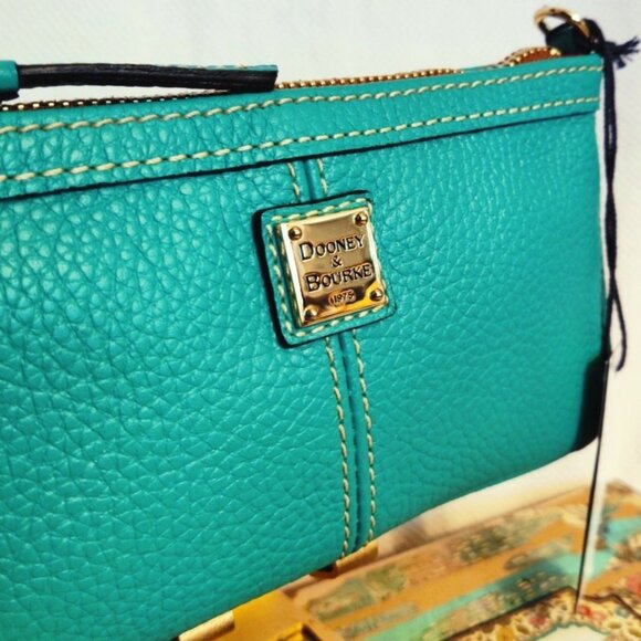 Dooney & Bourke Leather Large Slim Wristlet/Crossbody in Mint/Mint, Rare NWT - Picture 4 of 12